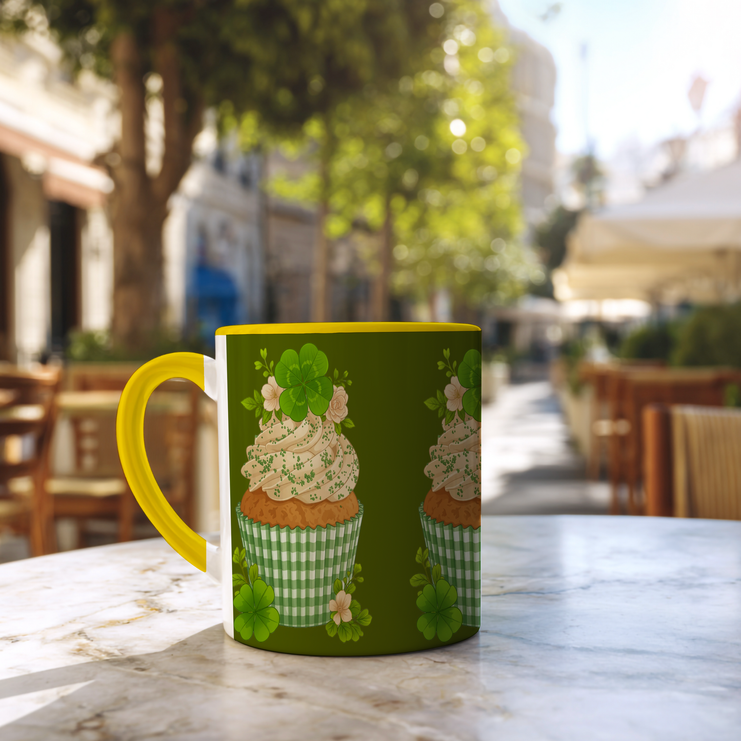 Groene Cupcake – Keramische Mok met Geel Handvat