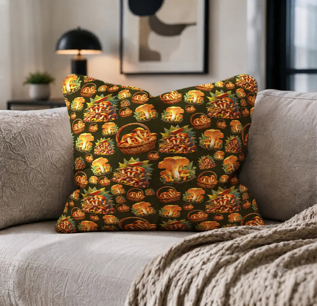 Decoratief Kussen Bospaddestoelen – Donkergroene Achtergrond