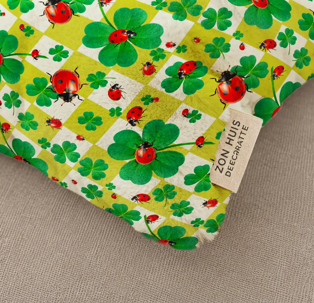 Decoratief Kussen Lieveheersbeestjes & Klavers – Geblokt